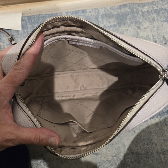 Michael Kors Crossbody Bag! - Picture 4 of 7